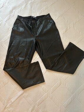 Hollister, California high-rise women’s Black Faux Leather Straight-Leg Pants